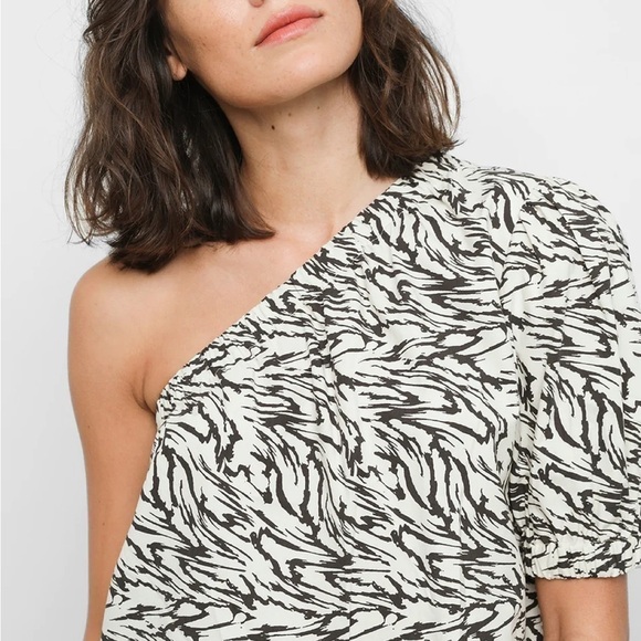 NWT RAILS Jayla One Shoulder Crop Top in Ivory Marbled Tiger Print Size XS - Picture 2 of 11